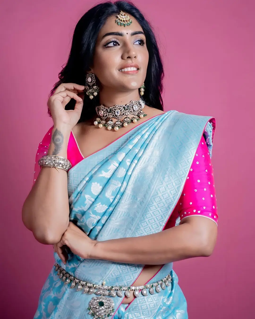 EESHA REBBA IN SOUTH INDIAN TRADITIONAL BLUE SAREE PINK BLOUSE 8